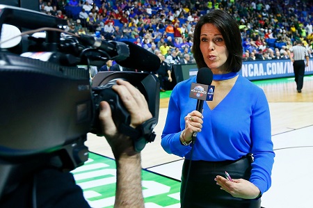 Dana Jacobson is a well known American journalist who currently works for CBS and various radio and TV shows while covering multiple sports events